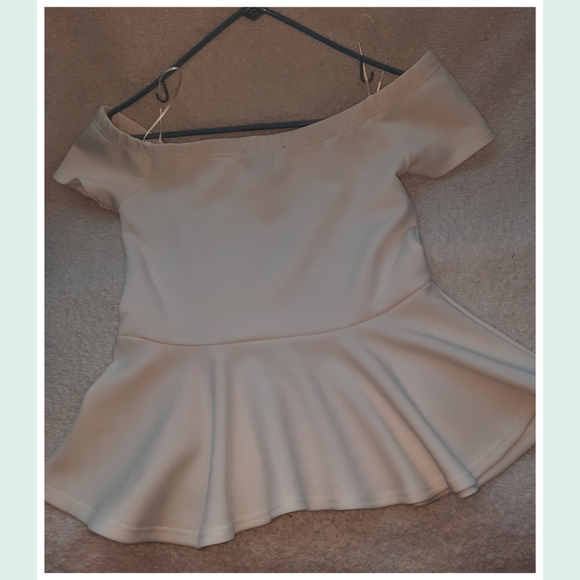 Off The Shoulder Crop Top - Picture 2 of 4